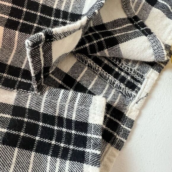 Duluth trading company black plaid flannel button down size Medium - Picture 6 of 9